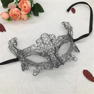 Серебристая широкая кружевная маска на глаза Серебристая широкая кружевная маска на глаза