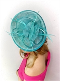 Шляпка на заколке Диана из синамей. Бирюза 4315 - фото 24823